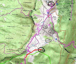 Plan du Semnoz. En rouge, Arrivée depuis Allèves. En noir, les différents chalets d'alpages et les 2 principaux sommets.