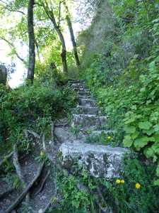 Escalier pour accéder à la grotte Lamartine