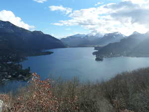 Le lac d'Annecy depuis le Roc de Chère.
