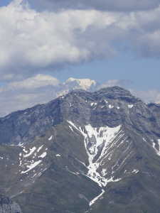 L'Arcalod (2217m) et le Mont Blanc.