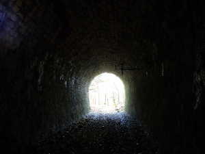 Dans le rétro, intérieur du tunnel de pré Farnier.