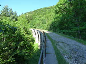 Le viaduc des Fontanelles, sur l'ancien tracé de la crémaillère.