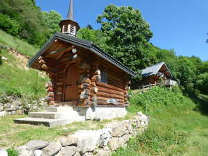 Petite chapelle sur le chemin du Semnoz.