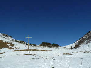 La croix au dessus du chalet d'alpage, en direction du col d'Orgeval.