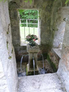Fontaine de la chapelle de Bellevaux.