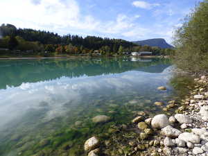 Le plan d'eau de Lescheraines, réservé aux jeux nautiques et à la pêche.