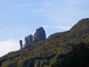 Les tours Saint Jacques. Vue du pont de Banges.