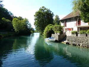 Le canal de Savières.