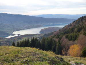 le lac d'Annecy en automne