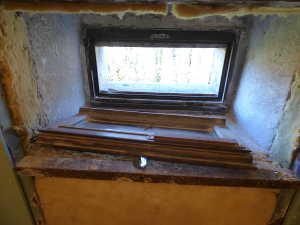 Démontage de l'abattant de la salle de bains.