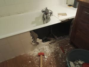 Démontage de la façade du gite 'le Semnoz'.