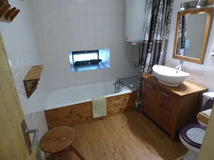 Salle de bains du gite 81103.