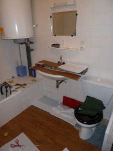 Pendant la pose du stratifié vinyle au sol.