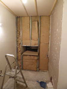 Démontage de la cloison placostil coté baignoire.