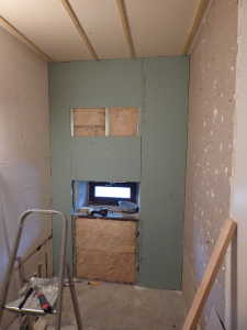 Suite de la cloison placostil hydro.