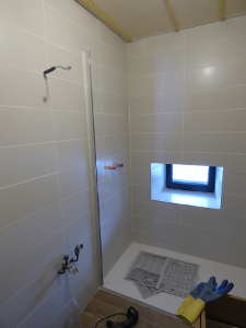 Pose de la paroi de douche.