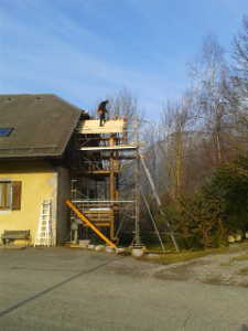 Le lambris de sous-toiture est posé.