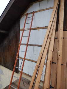 Démontage du bardage des gites.