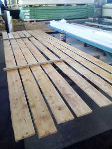 Lasure des 15 m2 de lambris.