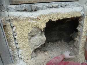 Démolition du mur sous les fenêtres.