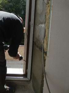 Pose des porte-fenêtres.