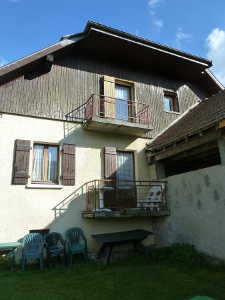 Les balcons des gites, côté ouest, avant travaux.