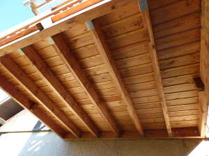 Partie inférieure du plancher de l'étage une fois les chants plats cloués.