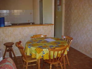 Toujours avant les travaux, le coin repas du studio.