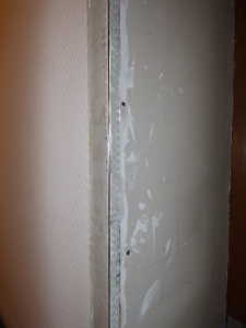 Puis pose des baguettes d'angles.