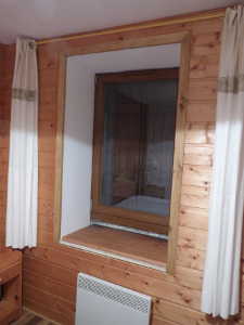 Tasseaux lasurés et posés.