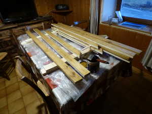 Lasure des tasseaux avant fixation définitive.