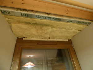 Pose de l'insert sur la structure de la fenêtre.