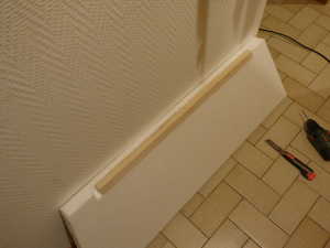 Découpe de l'insert en bois pour la partie supérieure.