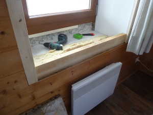 Pour chaque fenêtre, pose de chevron sur l'avant de la tablette.