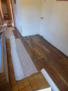 Suite de la pose. Vers l'entrée.