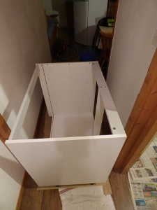 Le caisson du meuble sous-évier.