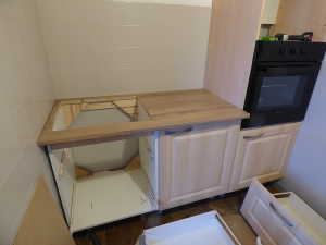 Découpe du plan de travail pour la plaque vitro-céramique.